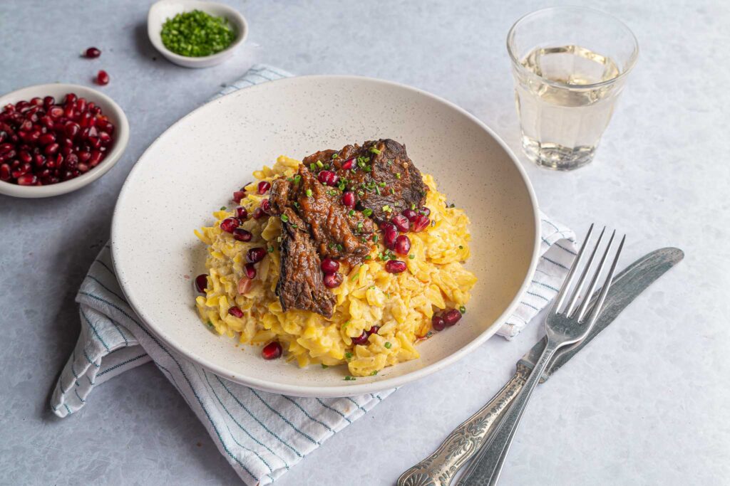 Short Ribs Met Saffraanorzo Liggend